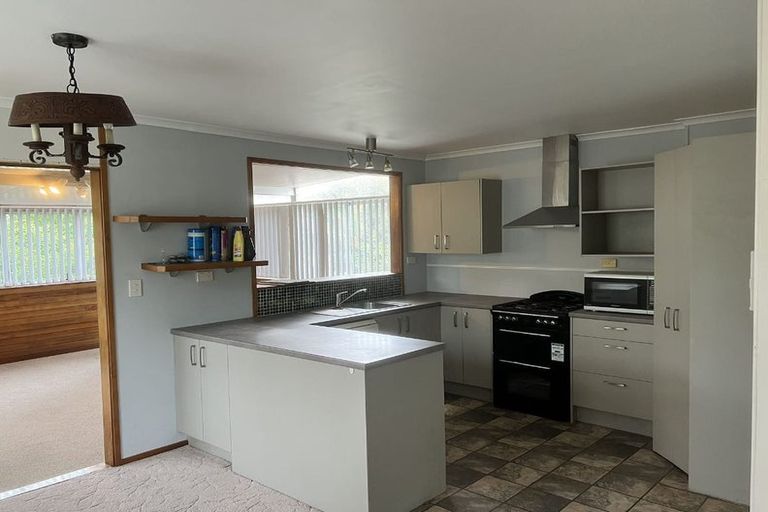 Photo of property in 73 Hartley Terrace, Massey, Auckland, 0614
