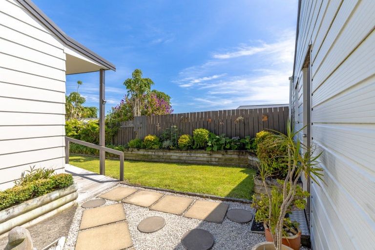 Photo of property in 6 Milne Place, Merrilands, New Plymouth, 4312