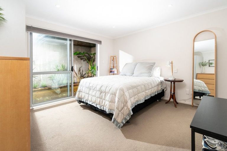Photo of property in 2/123 The Parade, Island Bay, Wellington, 6023