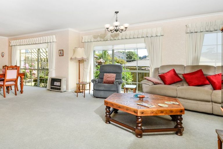 Photo of property in 104 Buscomb Avenue, Henderson, Auckland, 0610