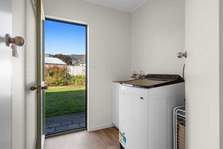 Photo of property in 4 Albizia Avenue, Henderson, Auckland, 0612