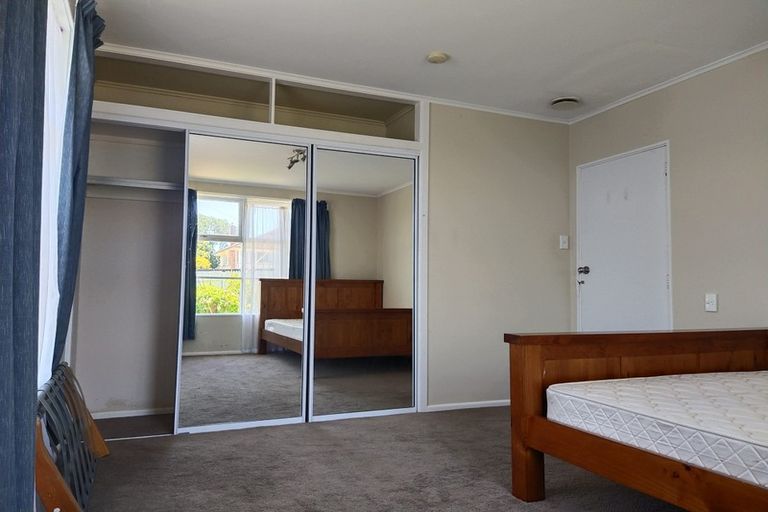 Photo of property in 79 Tirimoana Road, Te Atatu South, Auckland, 0602