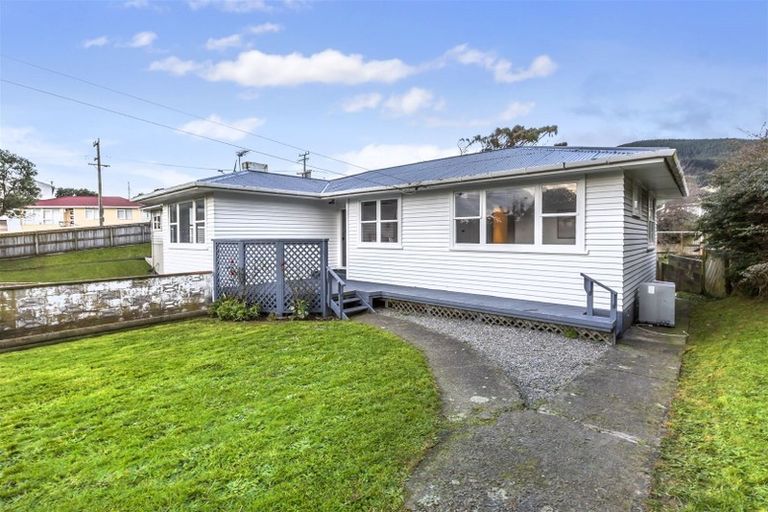 Photo of property in 60 Bell Street, Tawa, Wellington, 5028