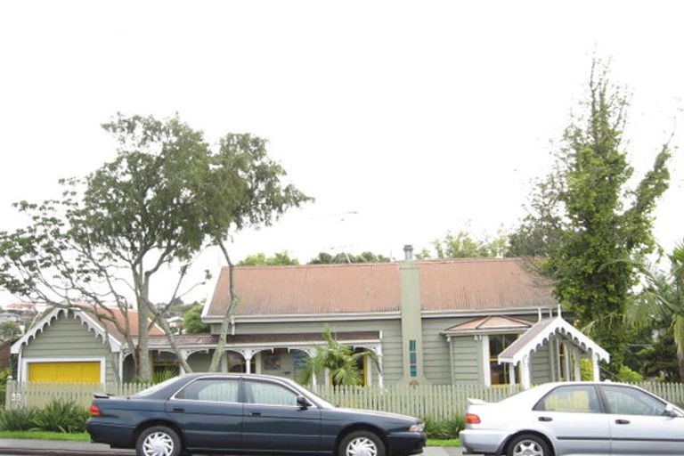 Photo of property in 42 Uxbridge Road, Mellons Bay, Auckland, 2014