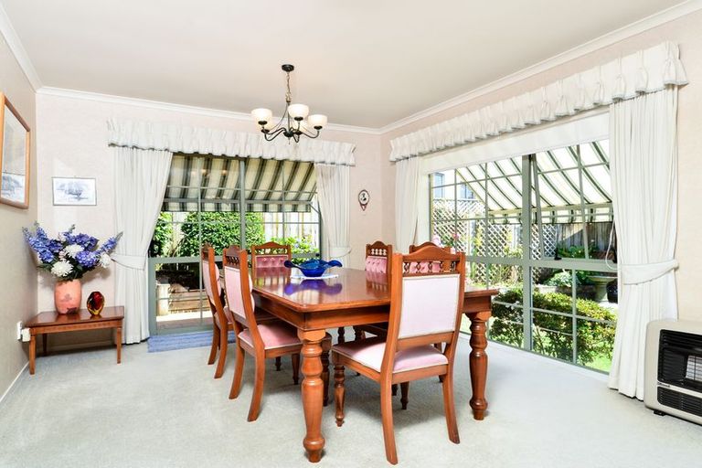 Photo of property in 104 Buscomb Avenue, Henderson, Auckland, 0610