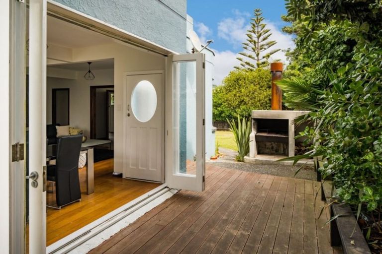 Photo of property in 27 Main Road, Titahi Bay, Porirua, 5022