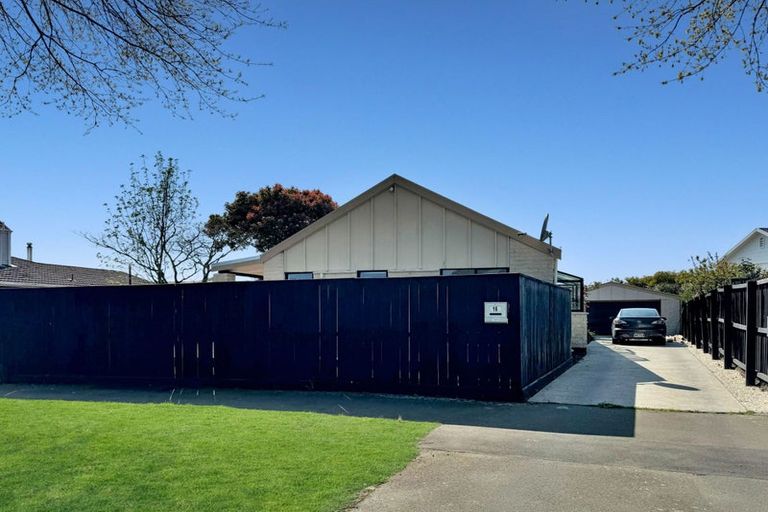 Photo of property in 16 Karnak Crescent, Russley, Christchurch, 8042