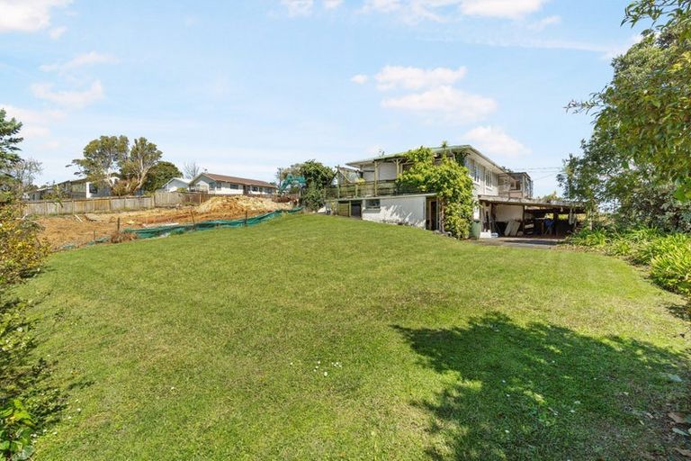 Photo of property in 84 Awaroa Road, Sunnyvale, Auckland, 0612