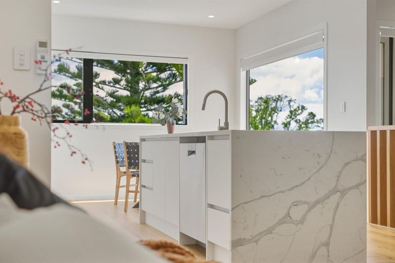 Photo of property in 85a Awaroa Road, Sunnyvale, Auckland, 0612