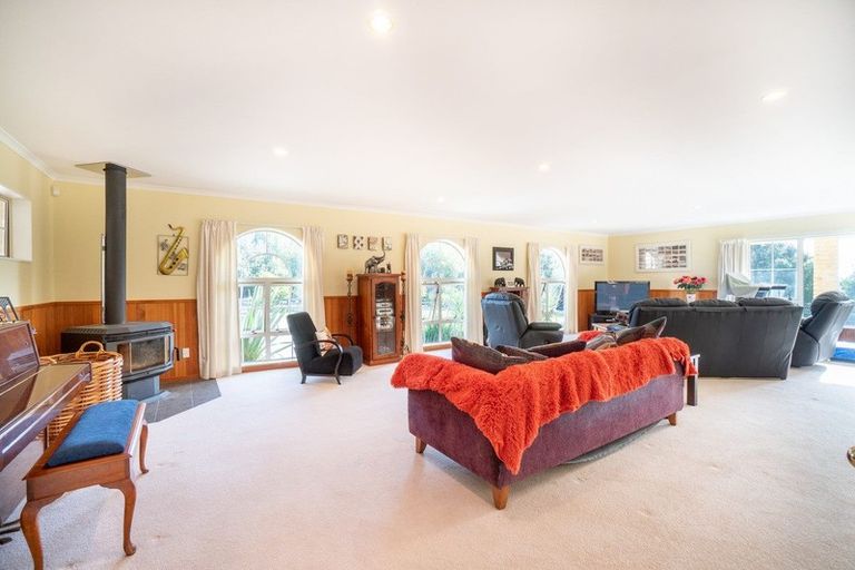 Photo of property in 50 Waicola Drive, Fitzherbert, Palmerston North, 4471