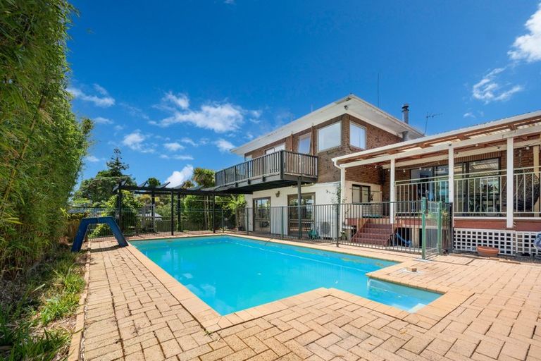 Photo of property in 10 Porter Avenue, Te Atatu South, Auckland, 0610