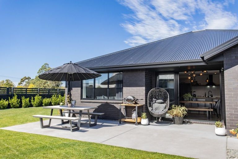 Photo of property in 31 Angus Place, Rangiora, 7400