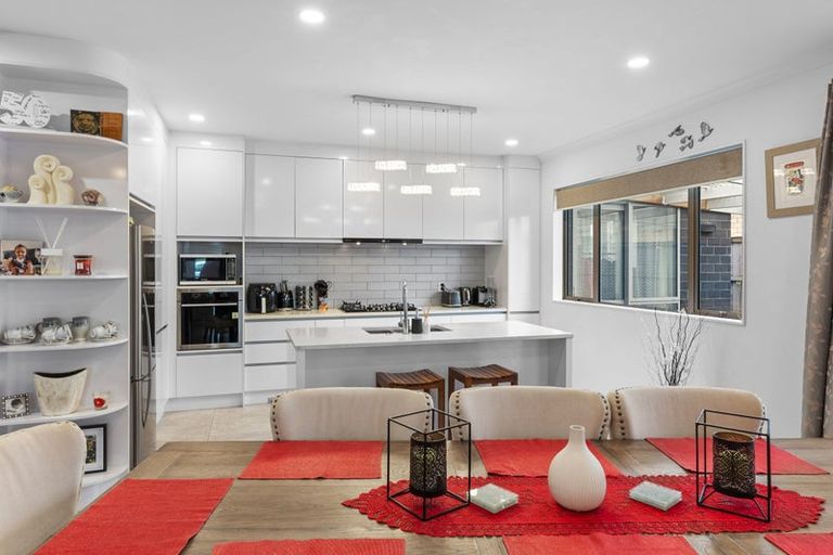 Photo of property in 587 Great South Road, Rosehill, Papakura, 2113