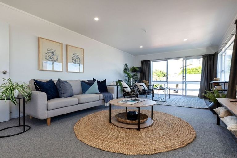 Photo of property in 8b Whiteley Street, Moturoa, New Plymouth, 4310