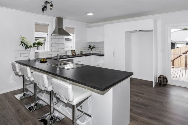 Photo of property in 22 Russell Avenue, Pukekohe, 2120