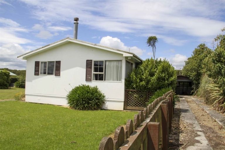 Photo of property in 68 Clifden Highway, Tuatapere, 9691
