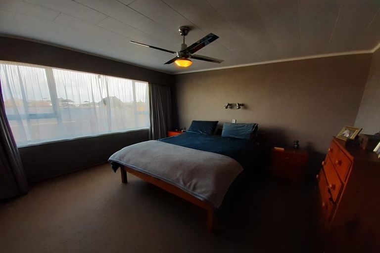 Photo of property in 44 Nevada Drive, Merrilands, New Plymouth, 4312