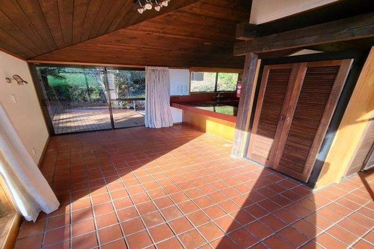 Photo of property in 7 Francis Bell Grove, Lowry Bay, Lower Hutt, 5013