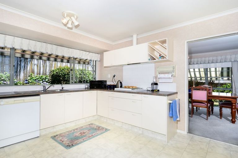 Photo of property in 104 Buscomb Avenue, Henderson, Auckland, 0610