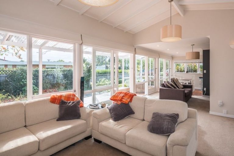 Photo of property in 12 Sunny Glen, Waikanae, 5036