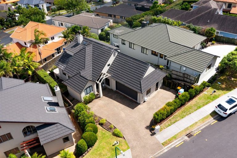Photo of property in 25 Brooke Ridge Rise, East Tamaki Heights, Auckland, 2016