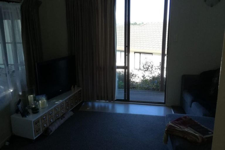 Photo of property in 20 Van Dyke Place, West Harbour, Auckland, 0618