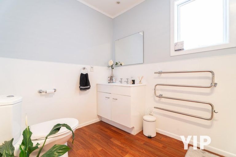 Photo of property in 18 Mandeville Crescent, Grenada Village, Wellington, 6037