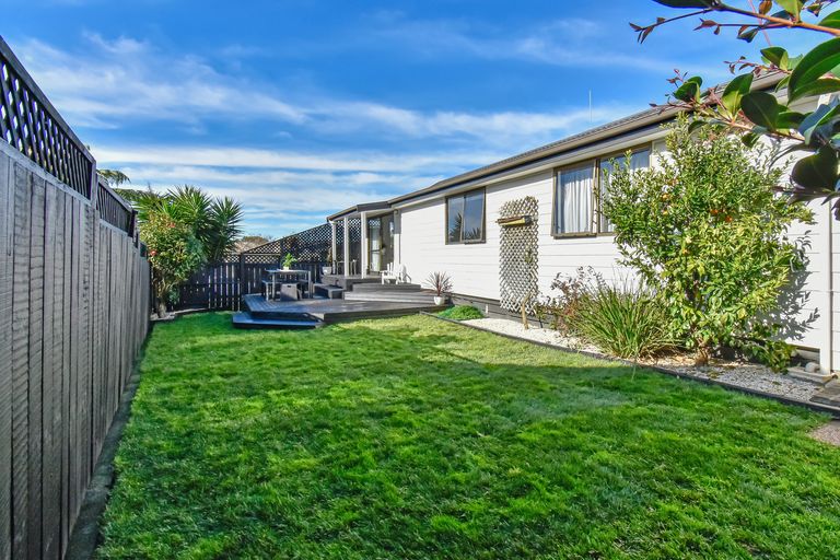 Photo of property in 1/3 Hoylake Place, Wattle Downs, Auckland, 2103
