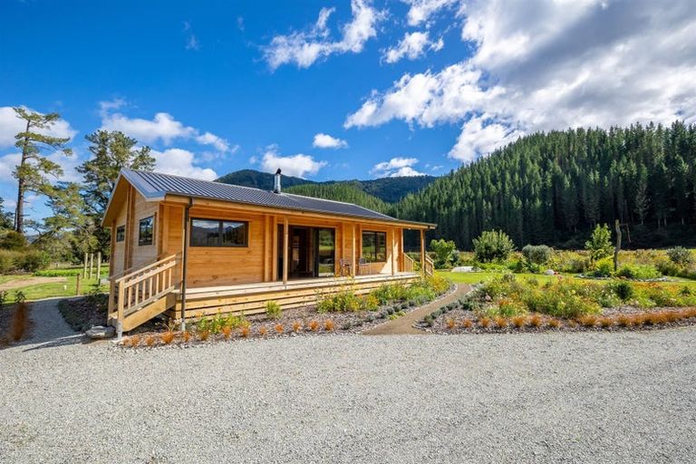 Photo of property in 61 Matiri West Bank Road, Matiri, Murchison, 7077