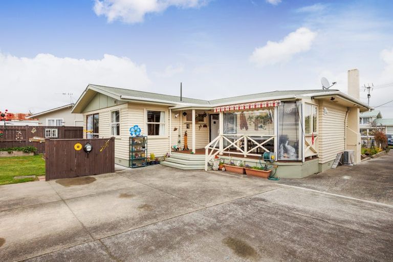 Photo of property in 11 Tararua Terrace, Cloverlea, Palmerston North, 4412