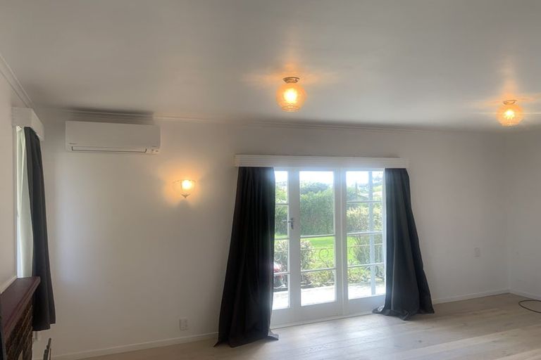Photo of property in 143 Edmonton Road, Te Atatu South, Auckland, 0610