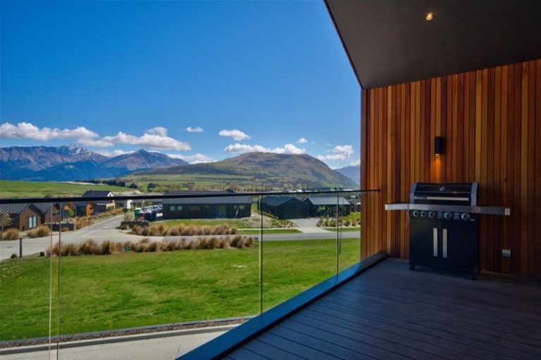 Photo of property in 3a Glenelg Lane, Jacks Point, 9371