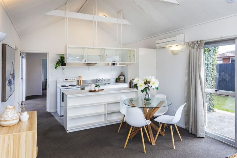 Photo of property in 2/23 Bretts Road, St Albans, Christchurch, 8052