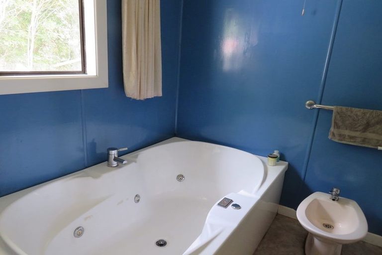 Photo of property in 605 Whakapirau Road, Whakapirau, Maungaturoto, 0583