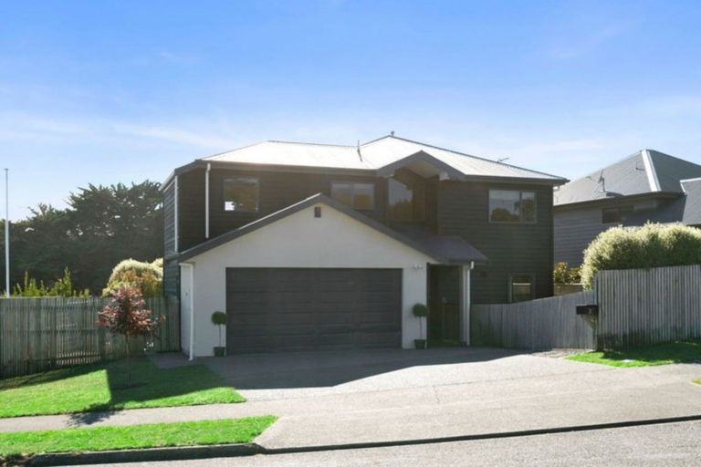 Photo of property in 2c Observatory Close, Whitby, Porirua, 5024