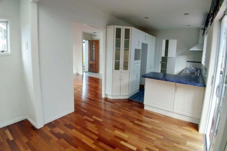 Photo of property in 10 Aralia Road, Sunnynook, Auckland, 0620