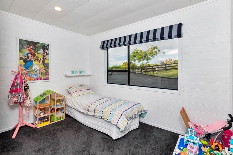 Photo of property in 231 Kaipara Road, Papakura, 2582