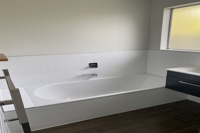 Photo of property in 8 Findhorn Place, Papakowhai, Porirua, 5024