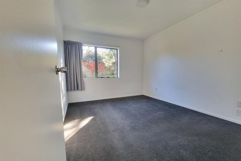 Photo of property in 15/12 Blueridge Close, Sunnyvale, Auckland, 0612