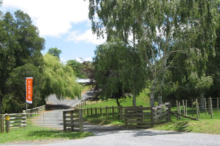 Photo of property in 202e Ingram Road, Bombay, Drury, 2579