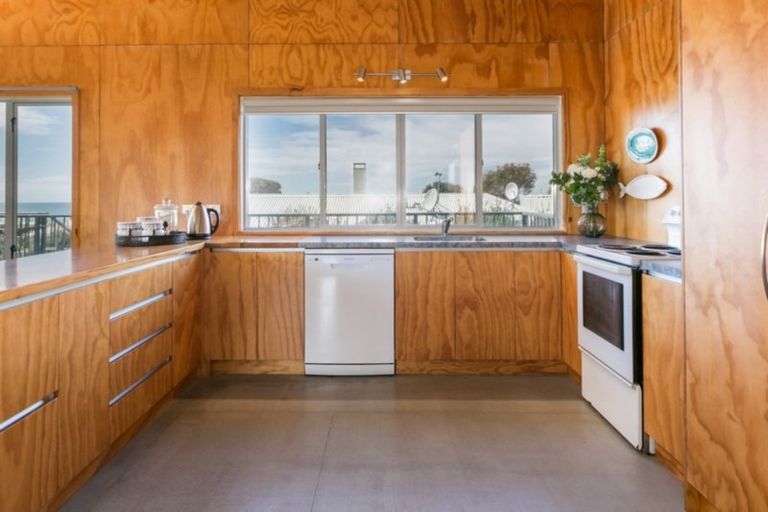 Photo of property in 61 Airini Road, Waimarama, Havelock North, 4294