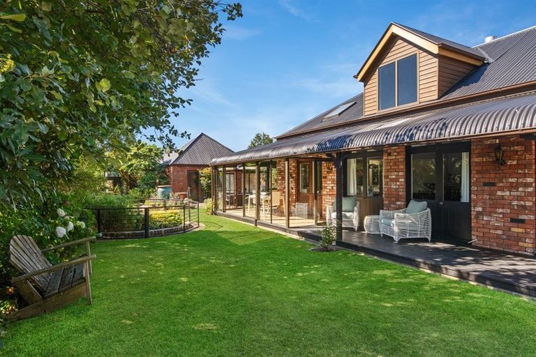 Photo of property in 17b Crosdale Place, Burnside, Christchurch, 8042