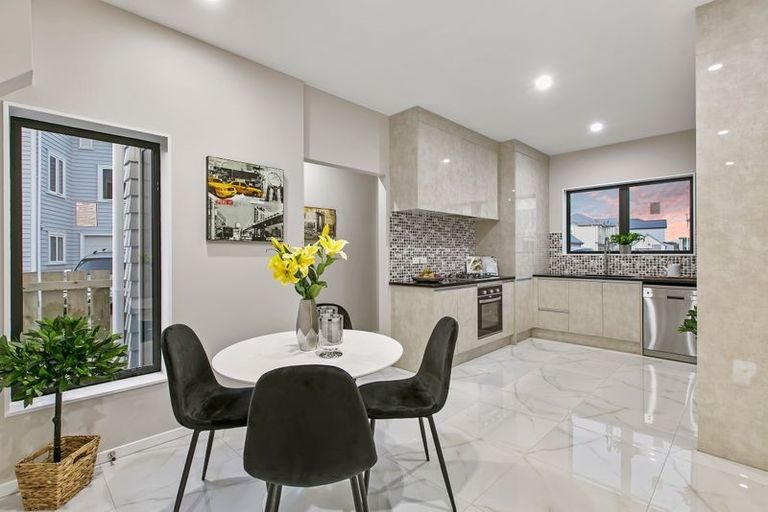 Photo of property in 18 Warbler Crescent, Papakura, 2110