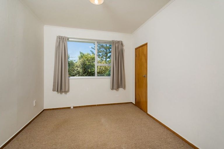 Photo of property in 1/285 Sunset Road, Sunnynook, Auckland, 0632