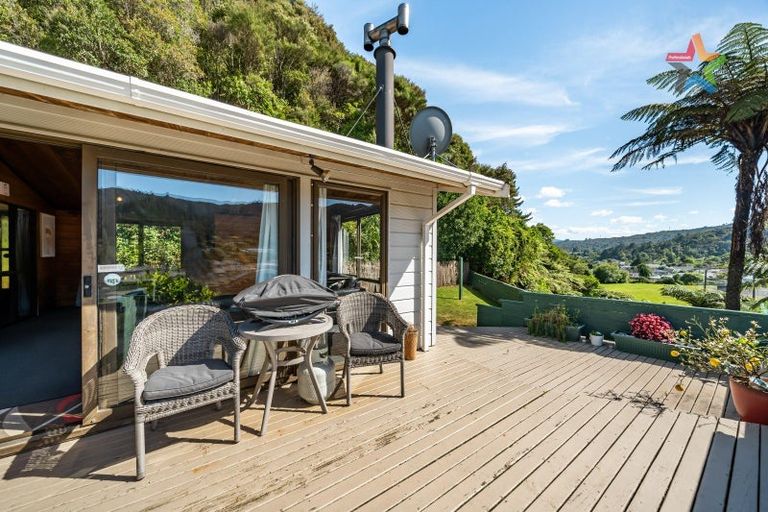 Photo of property in 30 Korau Grove, Stokes Valley, Lower Hutt, 5019