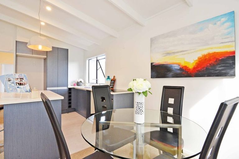 Photo of property in 1/47 Farquhar Road, Glendene, Auckland, 0602