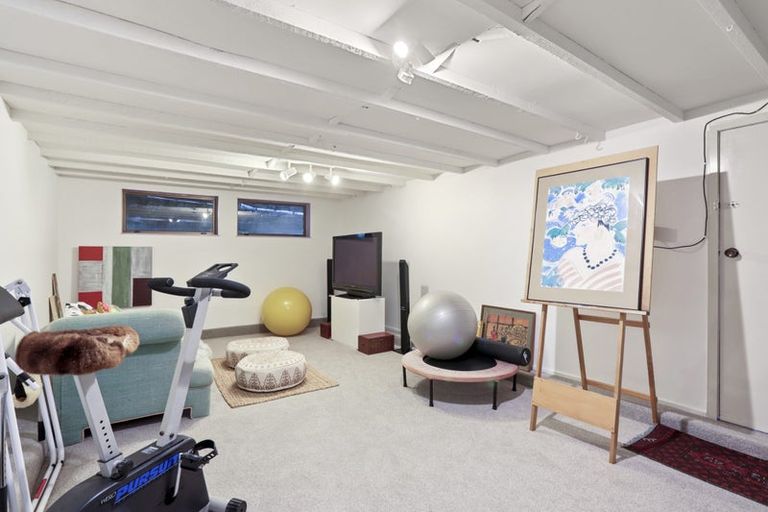 Photo of property in 98 Takahe Road, Titirangi, Auckland, 0604