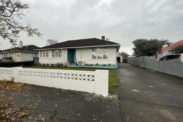 Photo of property in 16 Cardiff Street, Awapuni, Palmerston North, 4412