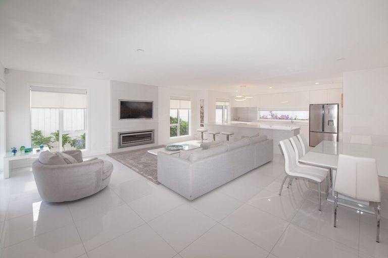 Photo of property in 5 Farnworth Terrace, Churton Park, Wellington, 6037