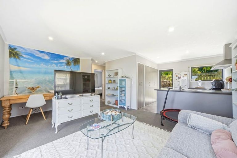 Photo of property in 10 Stredwick Drive, Torbay, Auckland, 0630